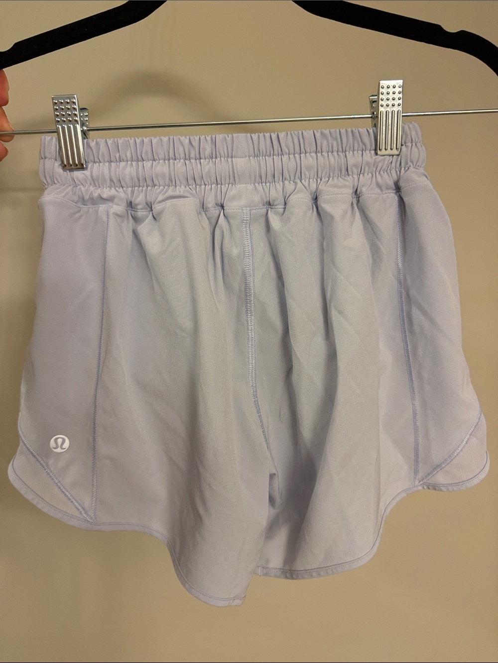 Lululemon Women’s Hotty Hot HR shirts, 4”, size 2 - Picture 3 of 3
